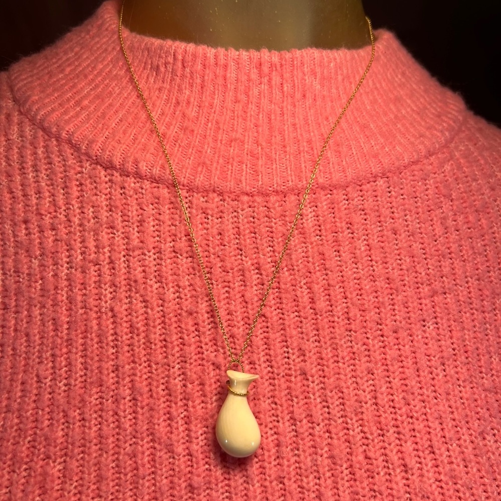 TIFFANY CO 1970’s ￼Elsa Peretti carved 
 Ivory jug necklace 18KT Gold